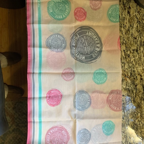 Louis Vuitton silk scarf - Picture 4 of 5